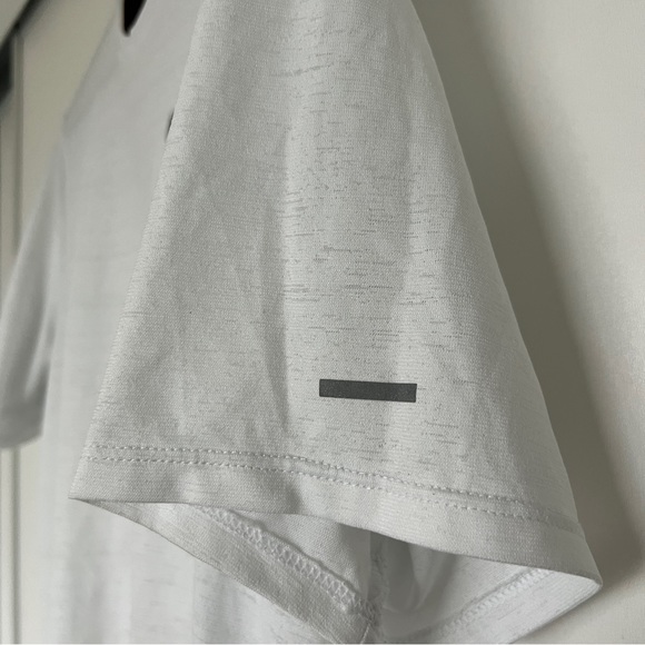 Nike Men's Miler Dri-FIT UV T Shirt - Picture 4 of 5